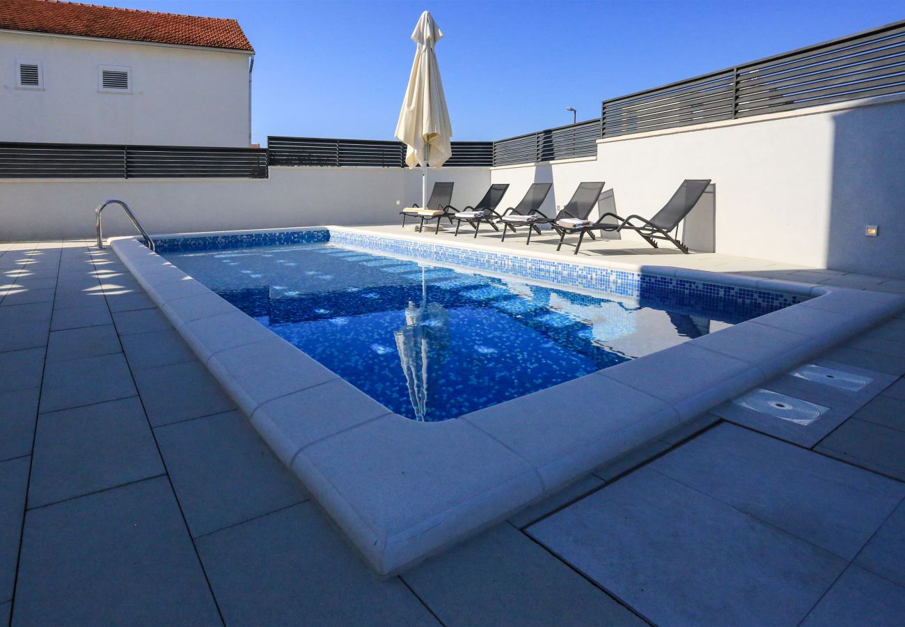 Hus i Šibenik - Poolincluded - Villa Sibenik