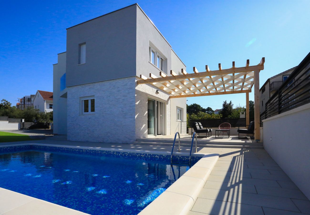 Hus i Šibenik - Poolincluded - Villa Sibenik