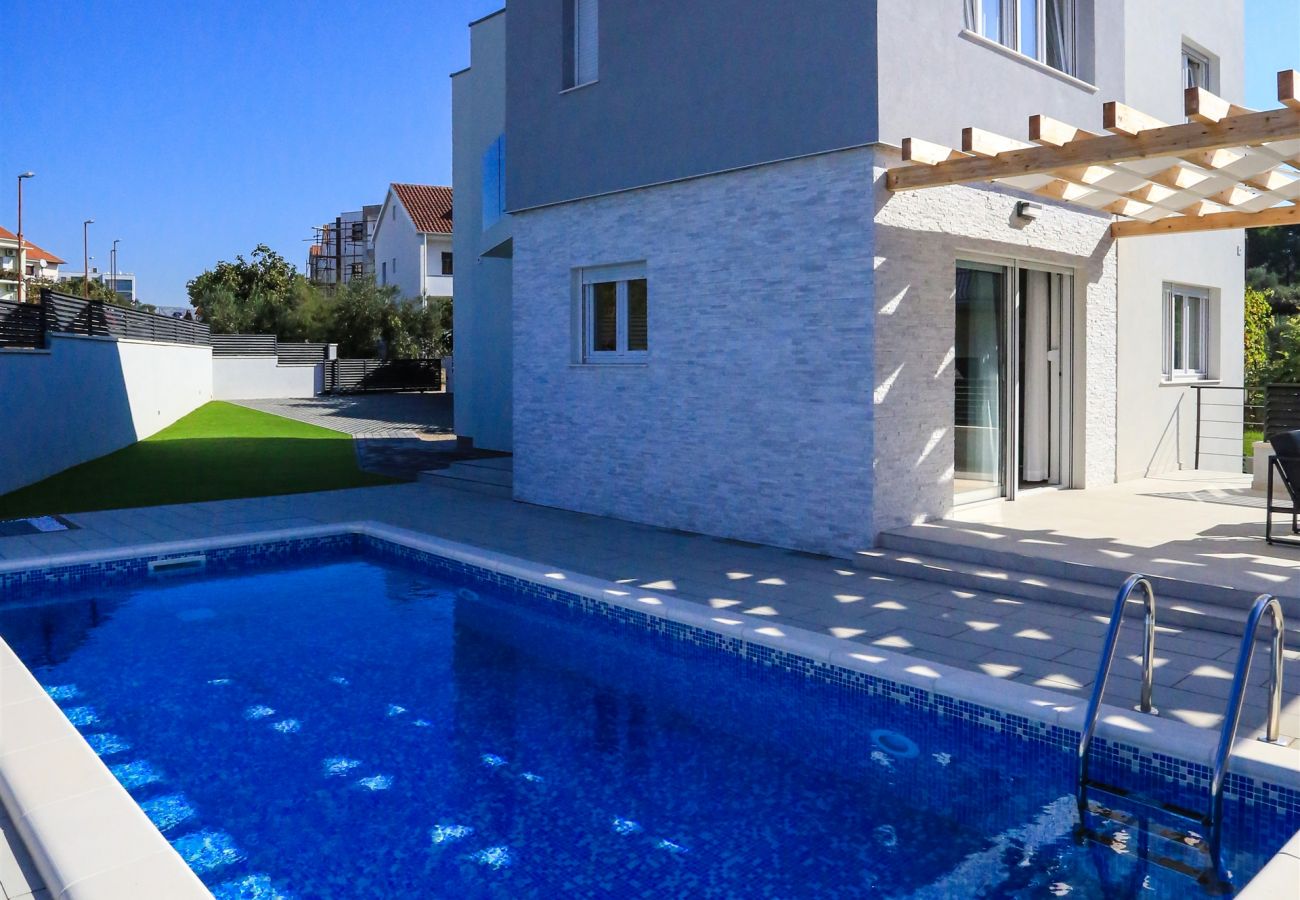 Hus i Šibenik - Poolincluded - Villa Sibenik