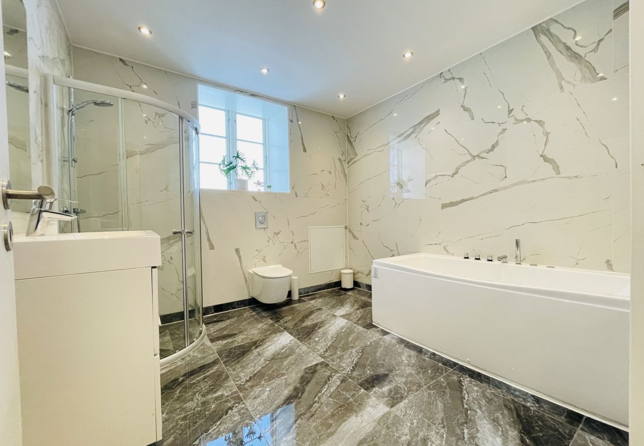 Lejlighed i Aalborg - aday - Luxurious 3 Bedroom Modern Living