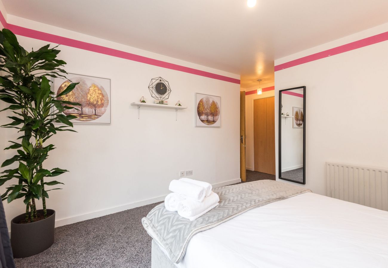 Lejlighed i Edinburgh - Spacious 3 Bedroom Apartment - Free Parking - Edinburgh