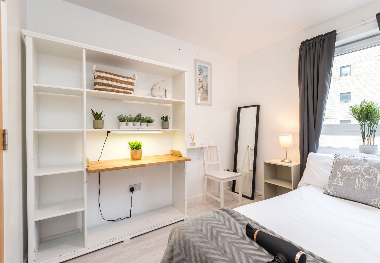 Lejlighed i Edinburgh - Modern Spacious 3 Bedroom City Centre Apartment - Free Parking - Private Balcony