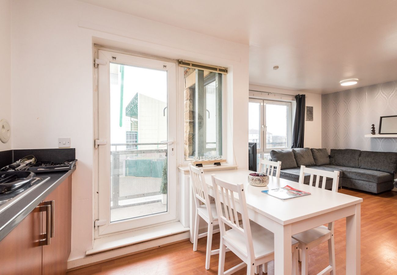 Lejlighed i Edinburgh - Spacious 3 Bedroom Apartment - Free Parking - Edinburgh