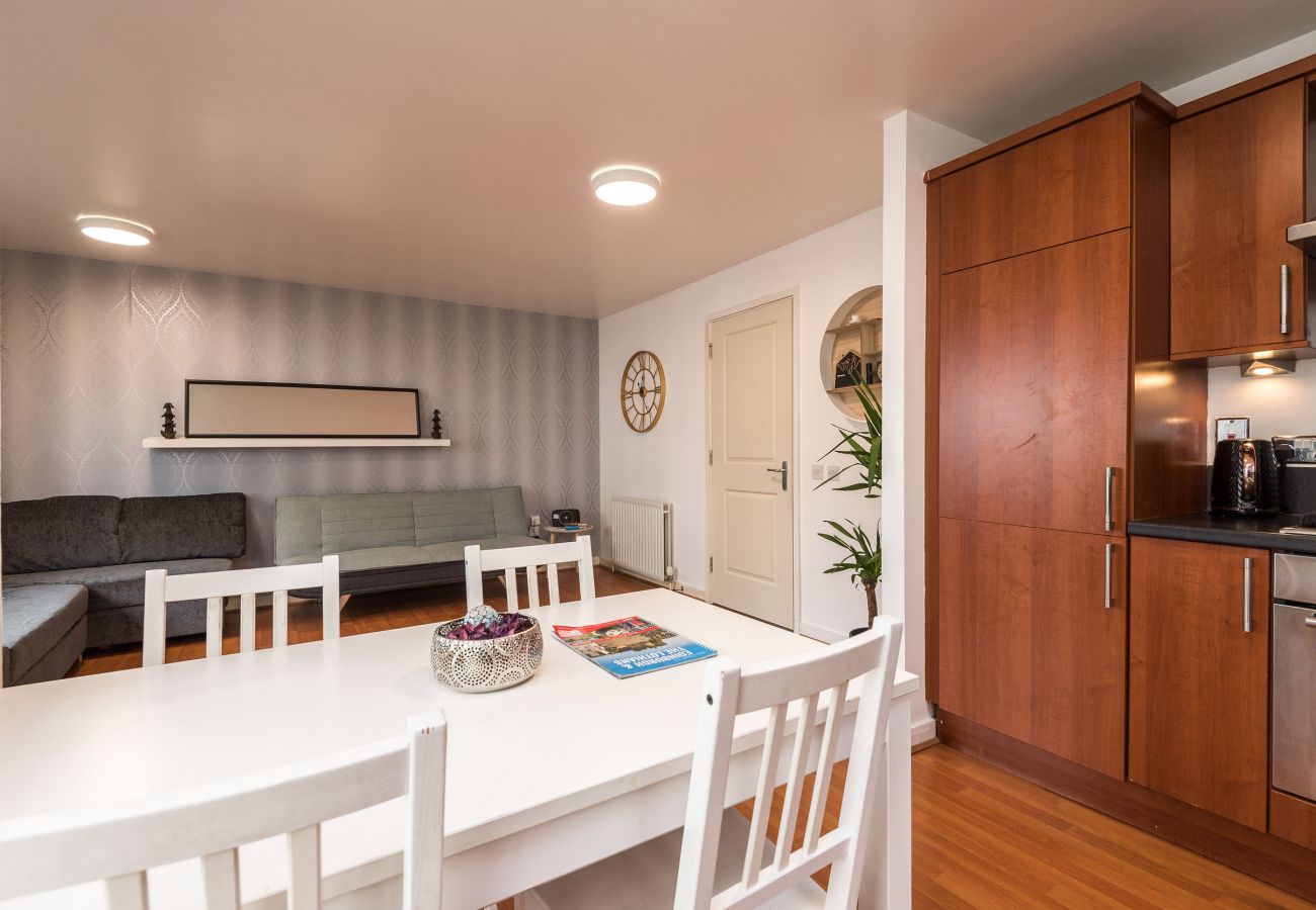 Lejlighed i Edinburgh - Spacious 3 Bedroom Apartment - Free Parking - Edinburgh