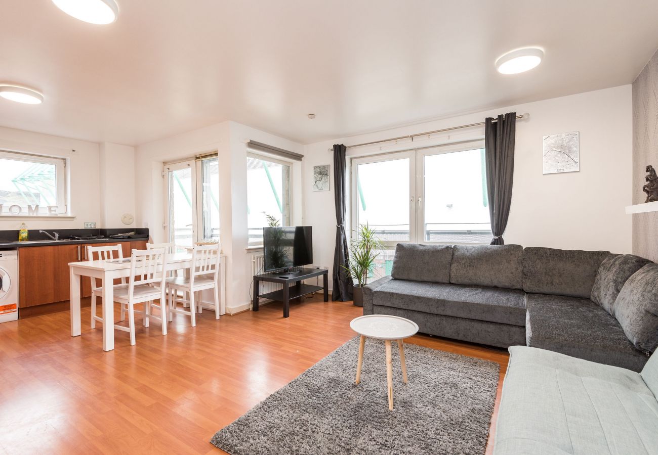 Lejlighed i Edinburgh - Modern Spacious 3 Bedroom City Centre Apartment - Free Parking - Private Balcony