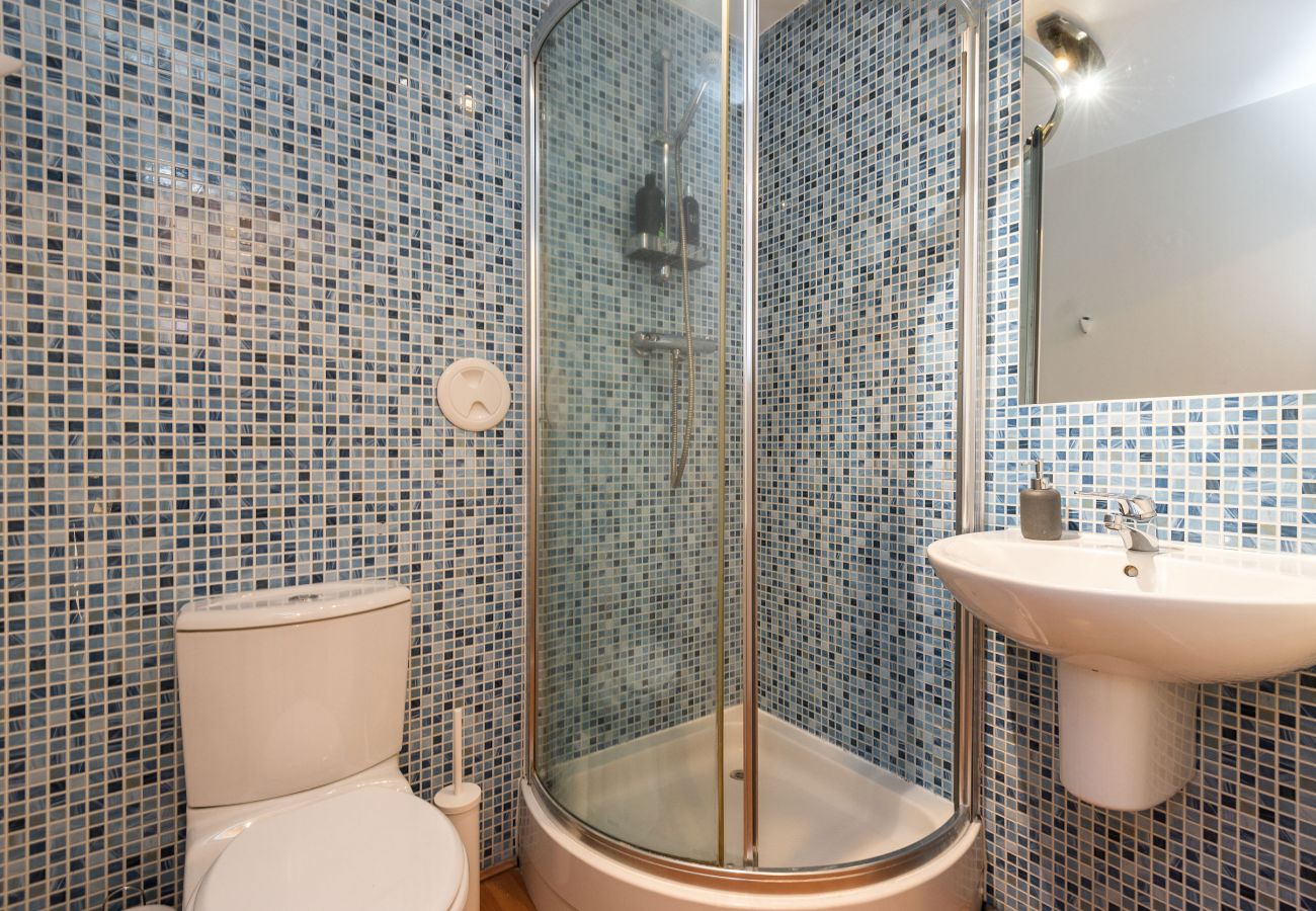 Lejlighed i Edinburgh - Spacious 3 Bedroom Apartment - Free Parking - Edinburgh