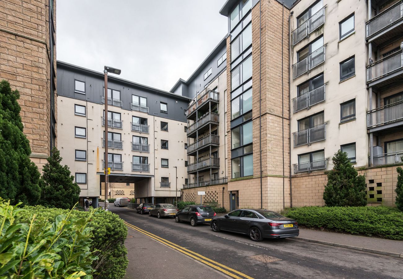 Lejlighed i Edinburgh - Modern Spacious 3 Bedroom City Centre Apartment - Free Parking - Private Balcony