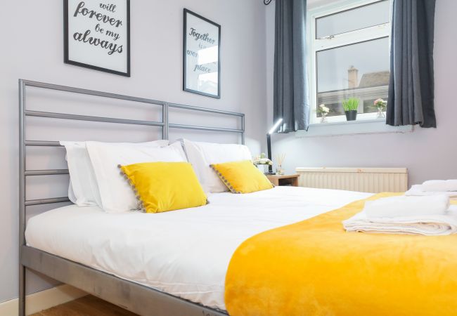 Leje pr. værelse i Edinburgh - Spacious Double Room in Elegant Cottage Leje pr. værelse i Edinburgh - Spacious Double Room in Elegant Cottage