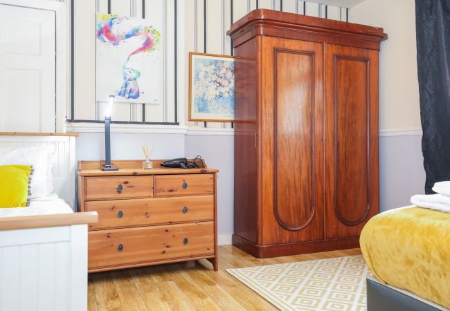 Leje pr. værelse i Edinburgh - Gorgeous Family Room in Elegant Cottage