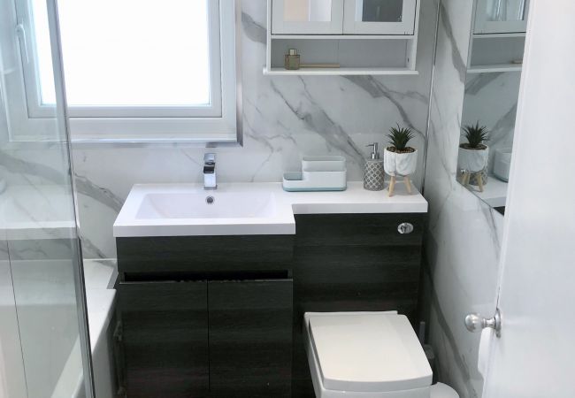 Leje pr. værelse i Inverness - Immaculate Double Room with Ensuite in Inverness Leje pr. værelse i Inverness - Immaculate Double Room with Ensuite in Inverness