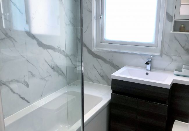 Leje pr. værelse i Inverness - Immaculate Double Room with Ensuite in Inverness Leje pr. værelse i Inverness - Immaculate Double Room with Ensuite in Inverness