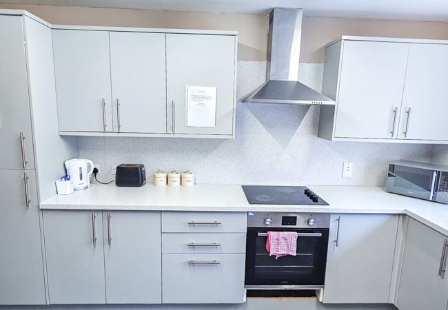 Hus i Inverness - mySTAYINN Telford 7 Bedroom House Hus i Inverness - mySTAYINN Telford 7 Bedroom House