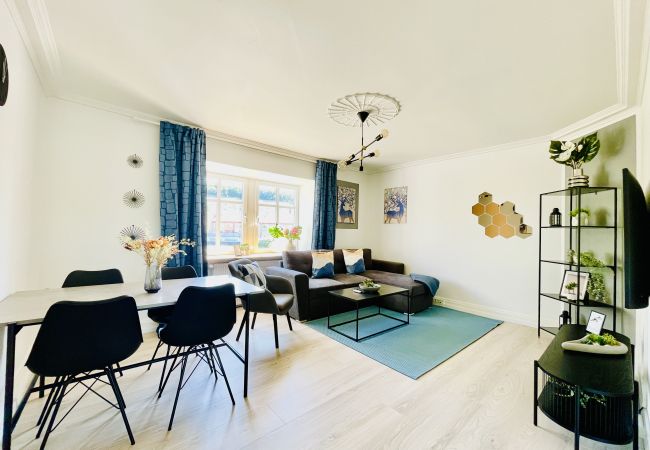  i Aalborg - aday - Modern 2 Bedroom Charming Central Apartment with Public Parking