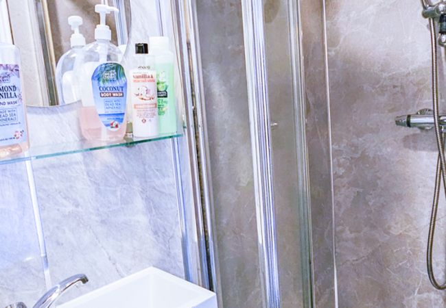 Hus i Inverness - mySTAYINN Strathblane 7 Bedroom House Hus i Inverness - mySTAYINN Strathblane 7 Bedroom House