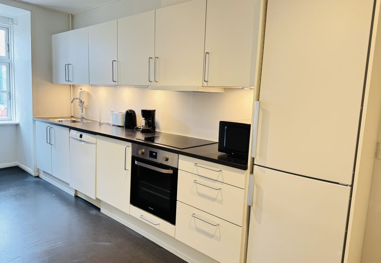 Lejlighed i Aalborg - aday - Pedestrian Beautiful 4 bedroom Apartment