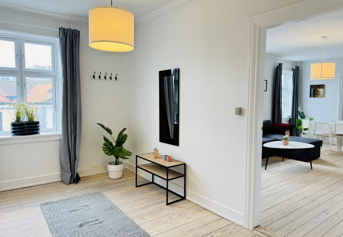 Lejlighed i Aalborg - aday - Pedestrian Beautiful 4 bedroom Apartment