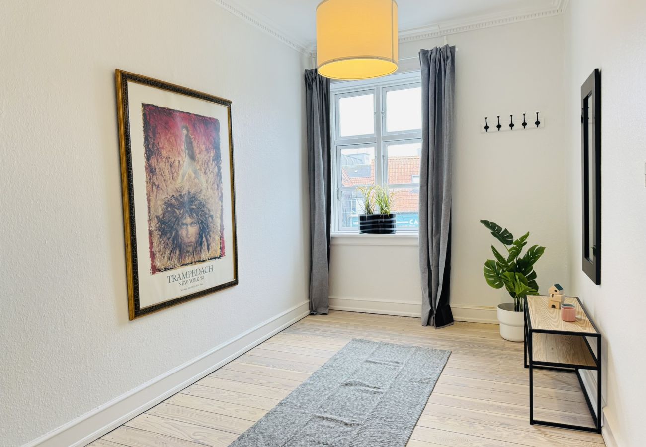 Lejlighed i Aalborg - aday - Pedestrian Beautiful 4 bedroom Apartment