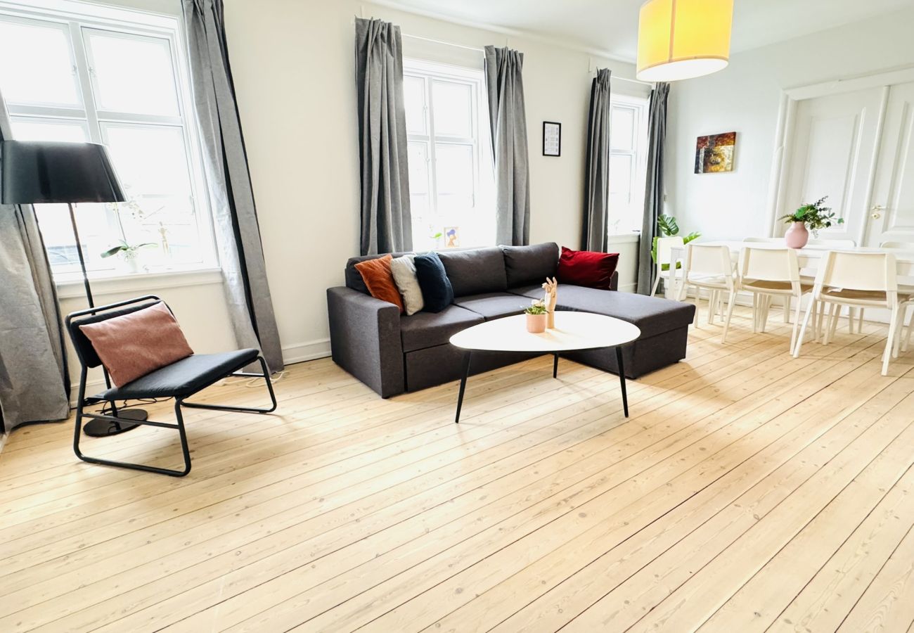 Lejlighed i Aalborg - aday - Pedestrian Beautiful 4 bedroom Apartment