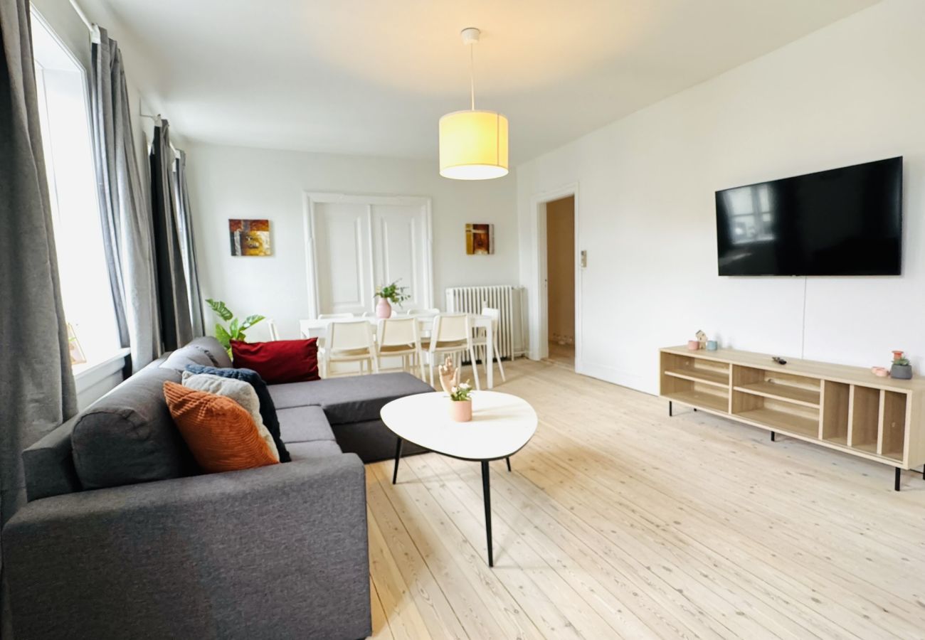 Lejlighed i Aalborg - aday - Pedestrian Beautiful 4 bedroom Apartment