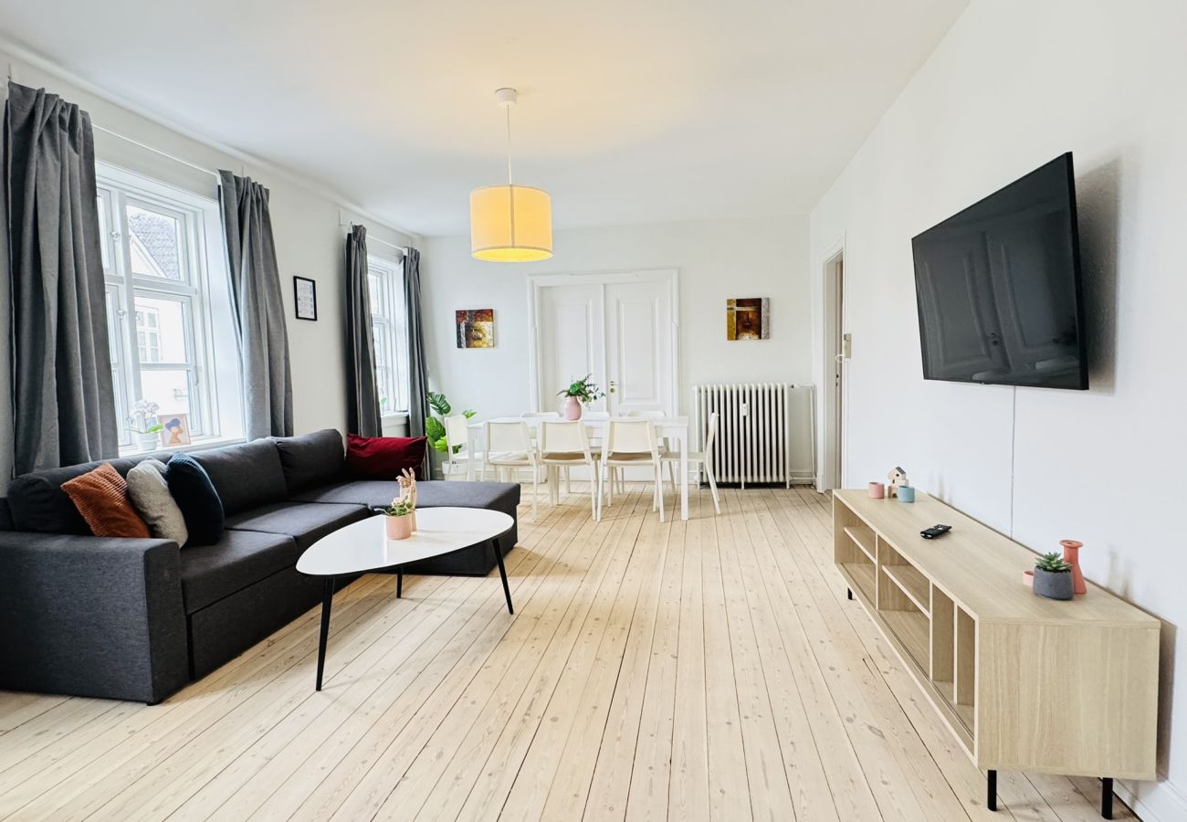 Lejlighed i Aalborg - aday - Pedestrian Beautiful 4 bedroom Apartment