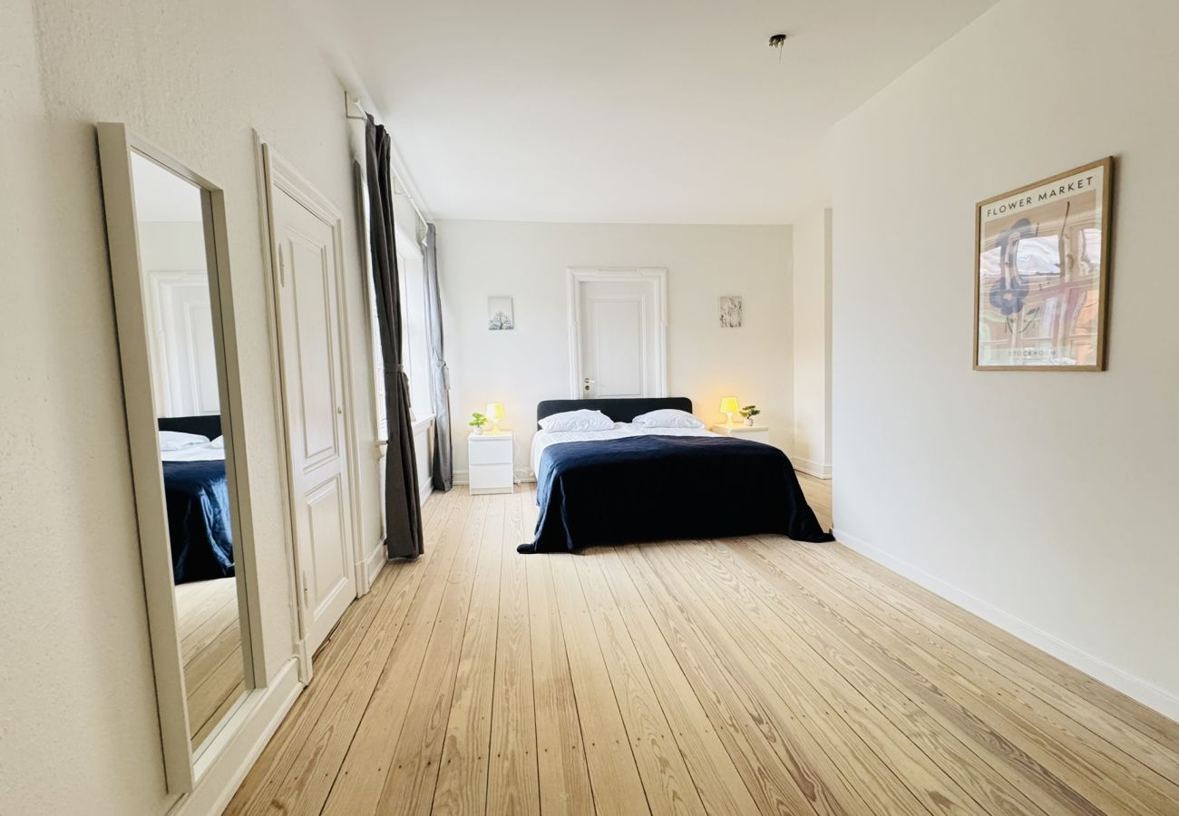 Lejlighed i Aalborg - aday - Pedestrian Beautiful 4 bedroom Apartment